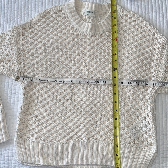 Abercrombie Long-Sleeve Crochet Mesh Knit Crew Top Sweater NWOT - Picture 11 of 11
